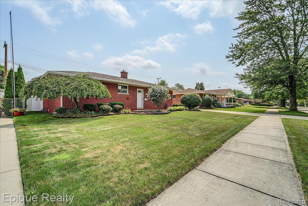 29749 Ailanthus Drive Property Photo 3