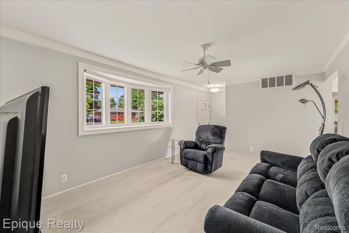 29749 Ailanthus Drive Property Photo 5