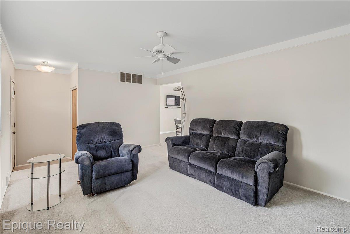 29749 Ailanthus Drive Property Photo 6