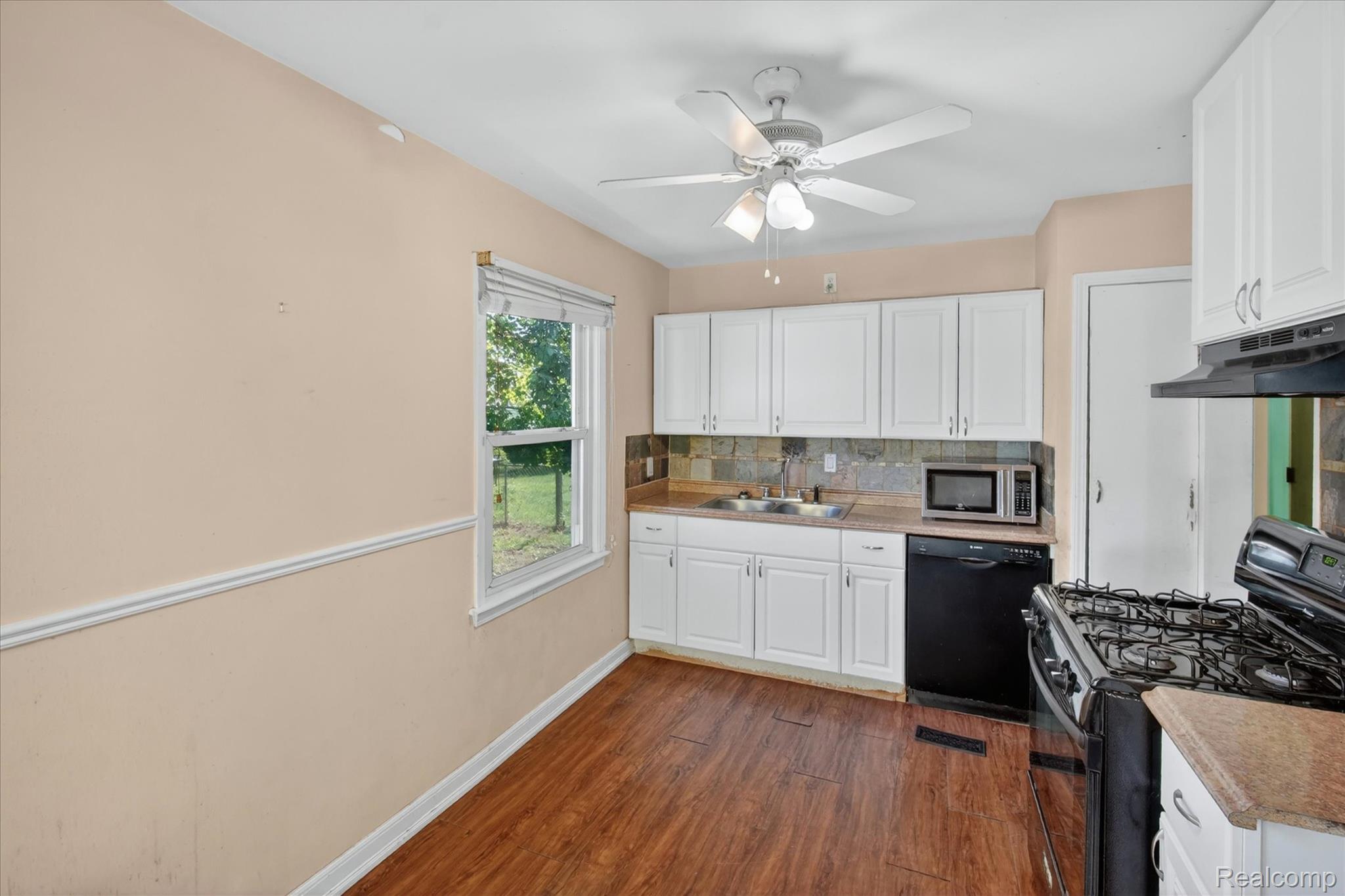 33953 Glover Street Property Photo 10