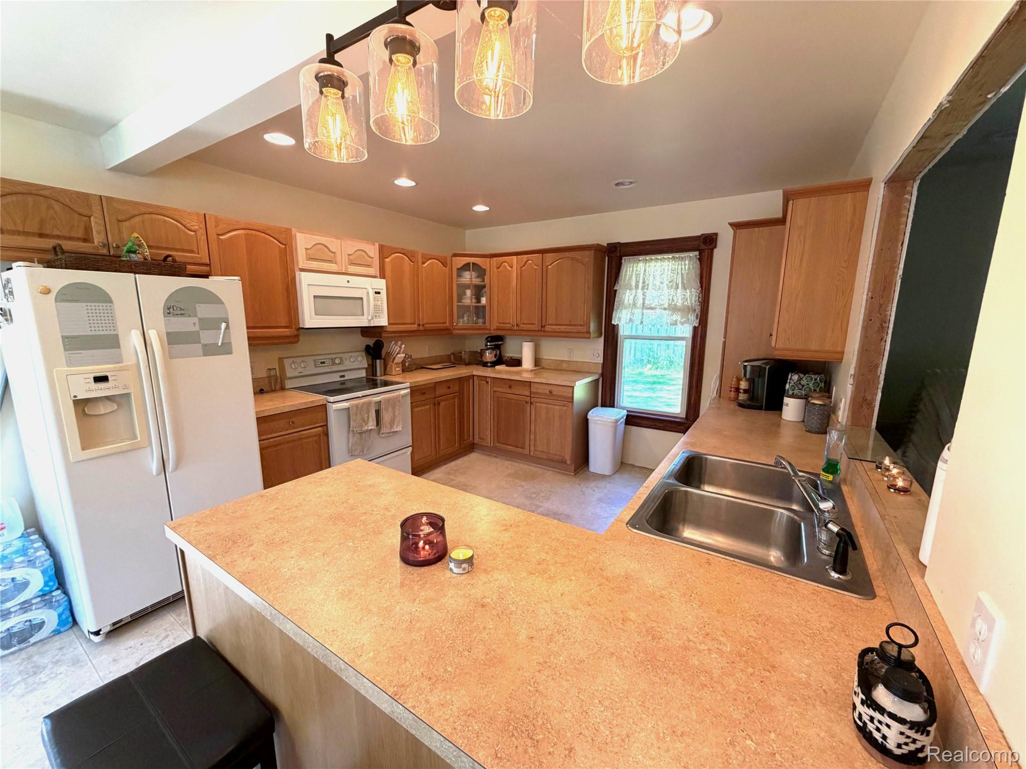 208 E Mill Street Property Photo 8