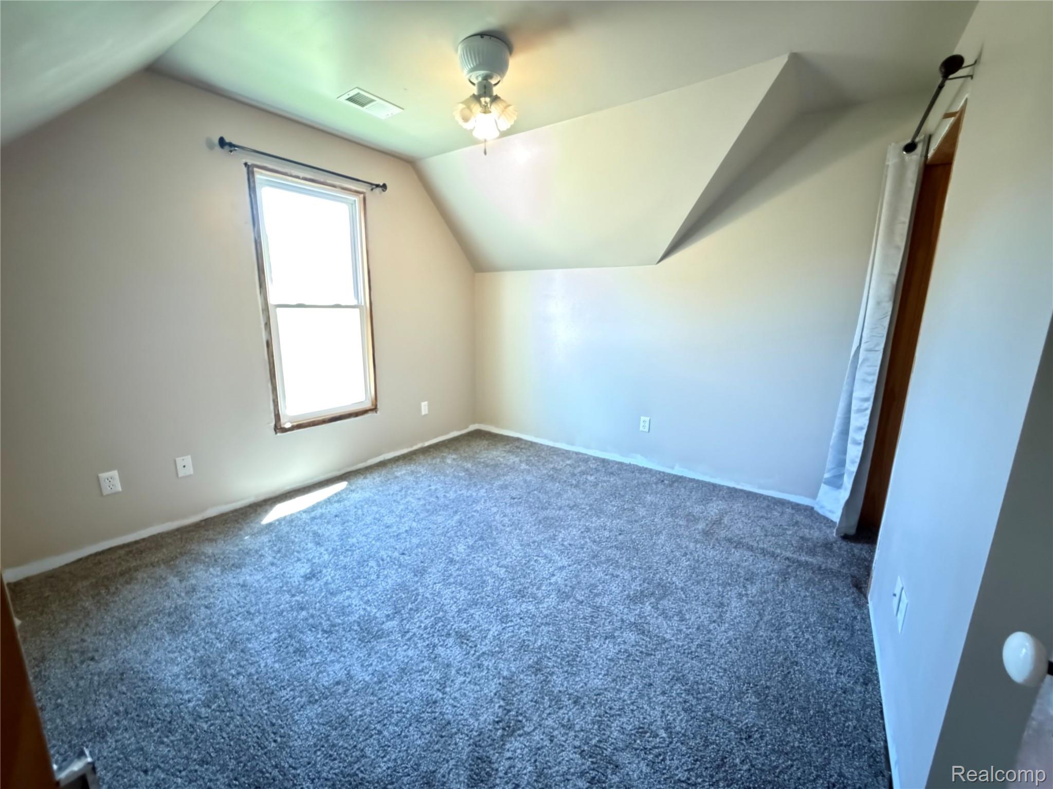 208 E Mill Street Property Photo 26