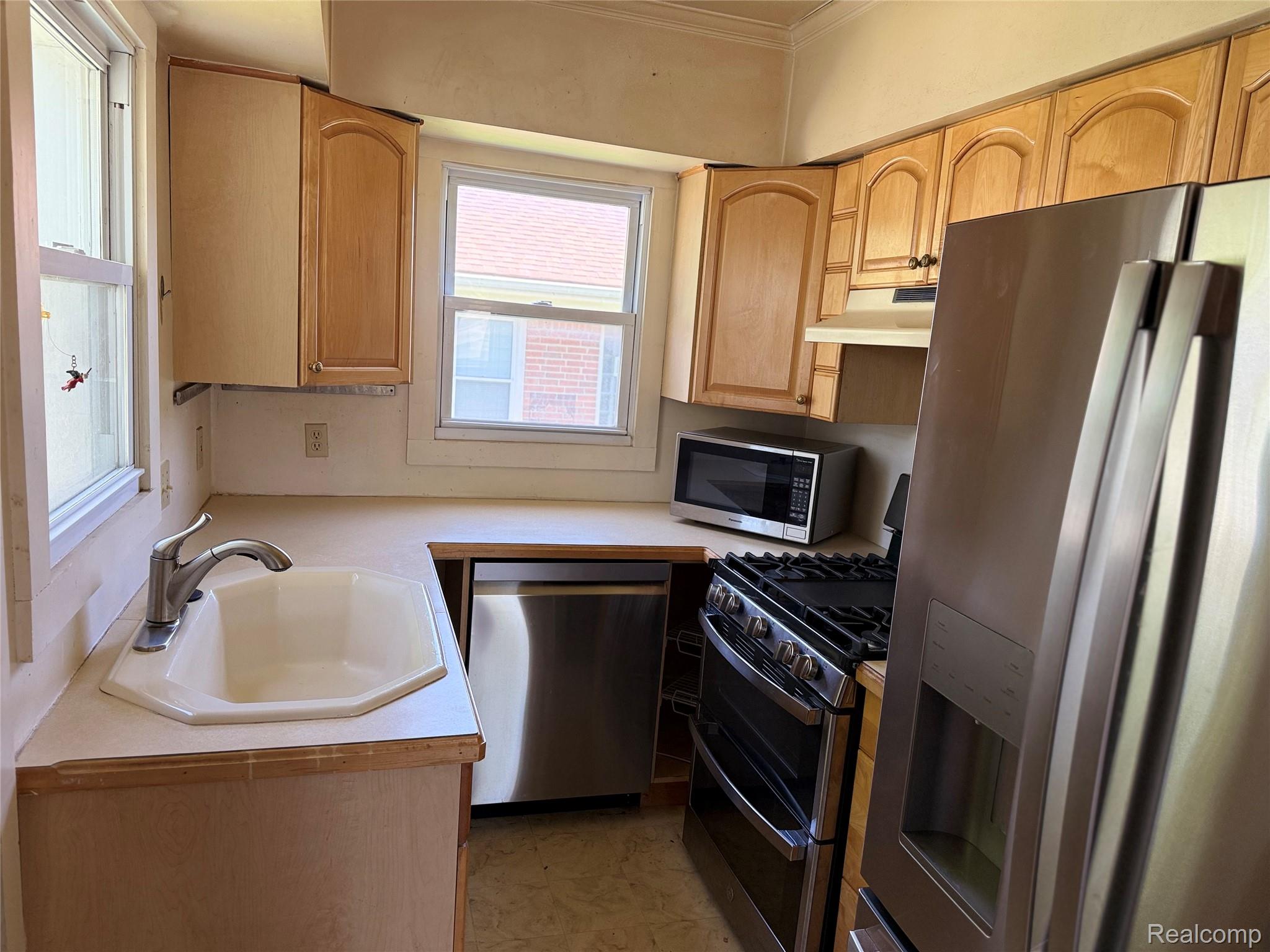 834 W Houstonia Avenue Property Photo 2