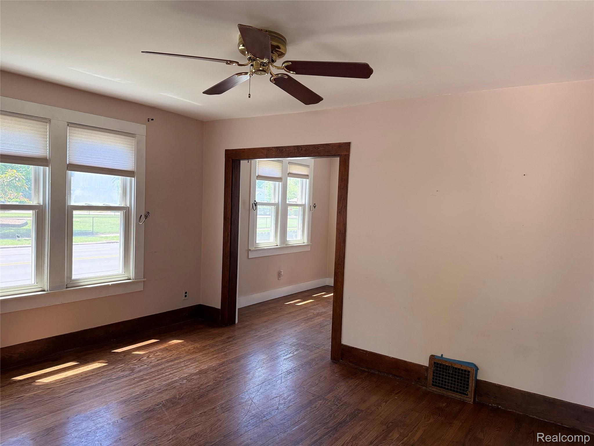 834 W Houstonia Avenue Property Photo 3