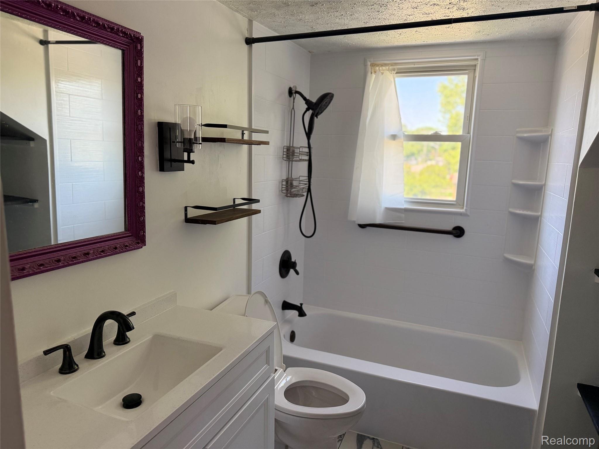 834 W Houstonia Avenue Property Photo 9