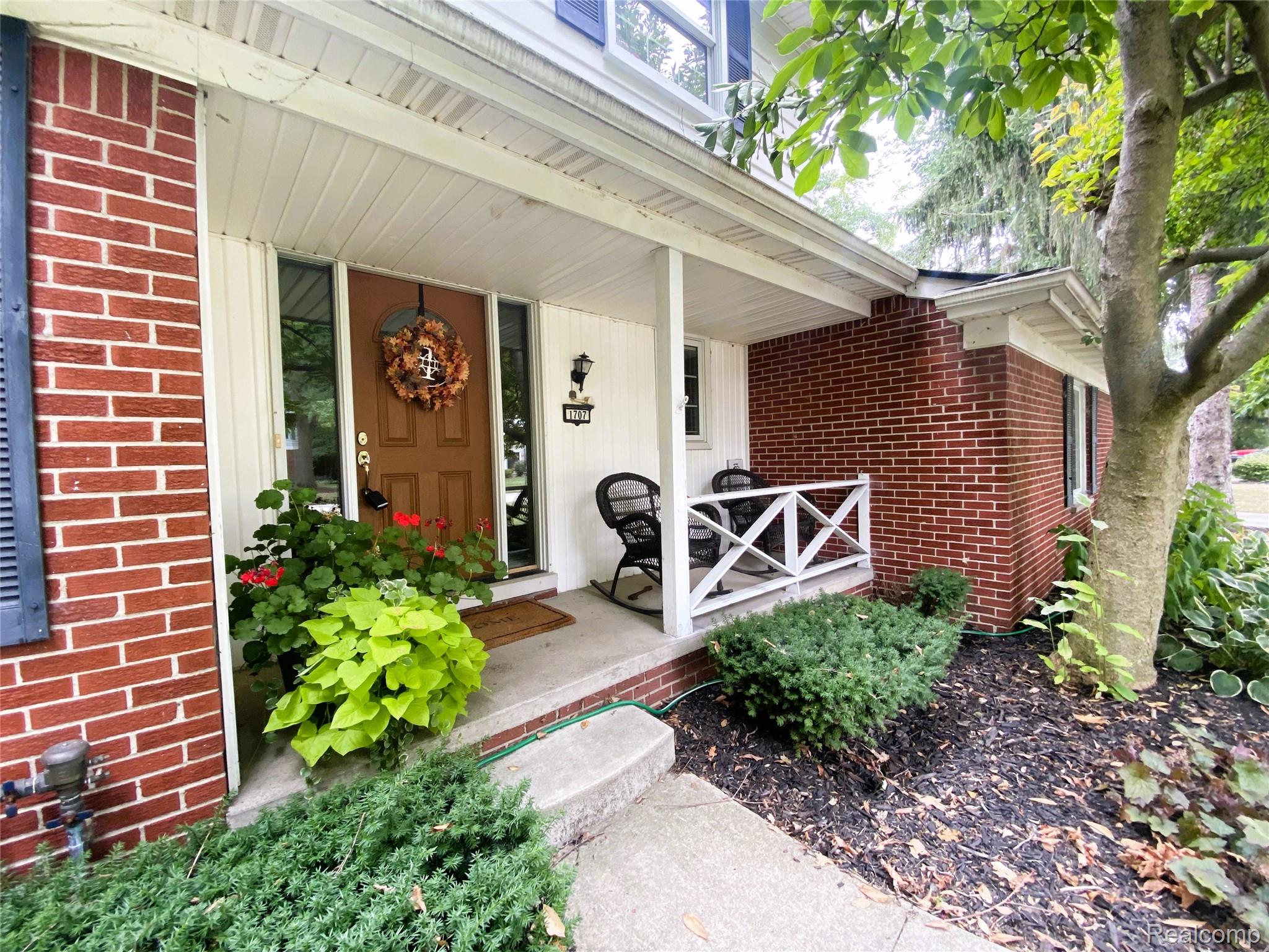1707 Fox River Drive Property Photo 3