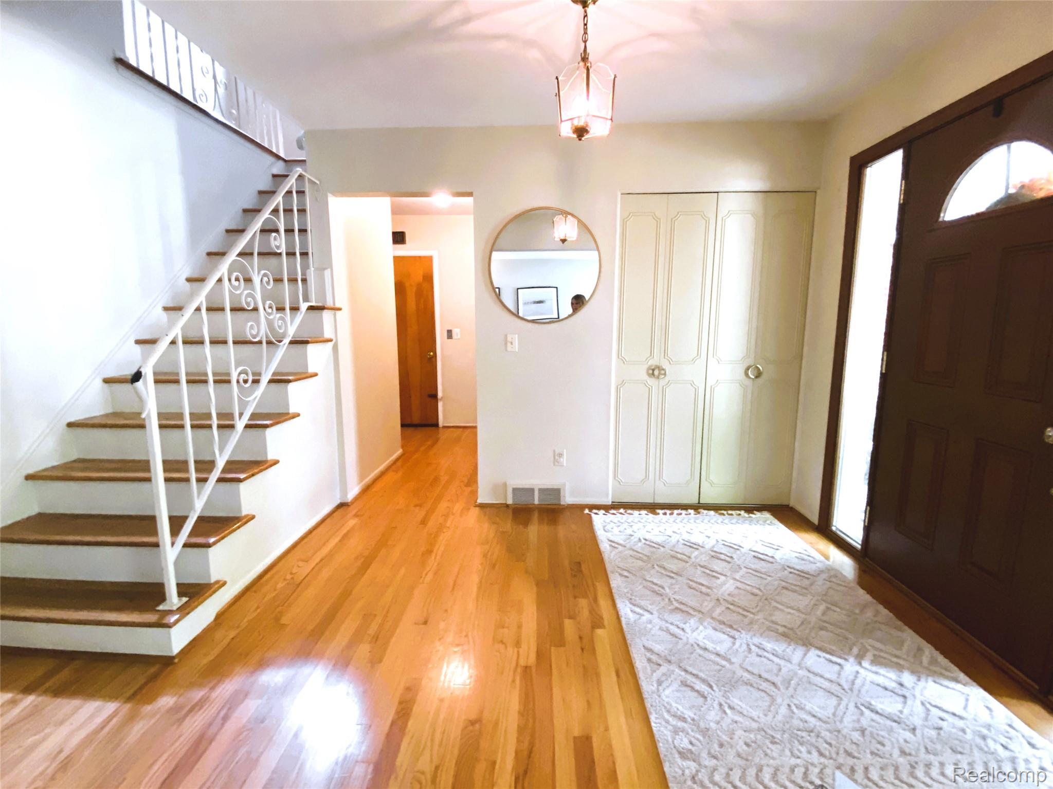 1707 Fox River Drive Property Photo 4