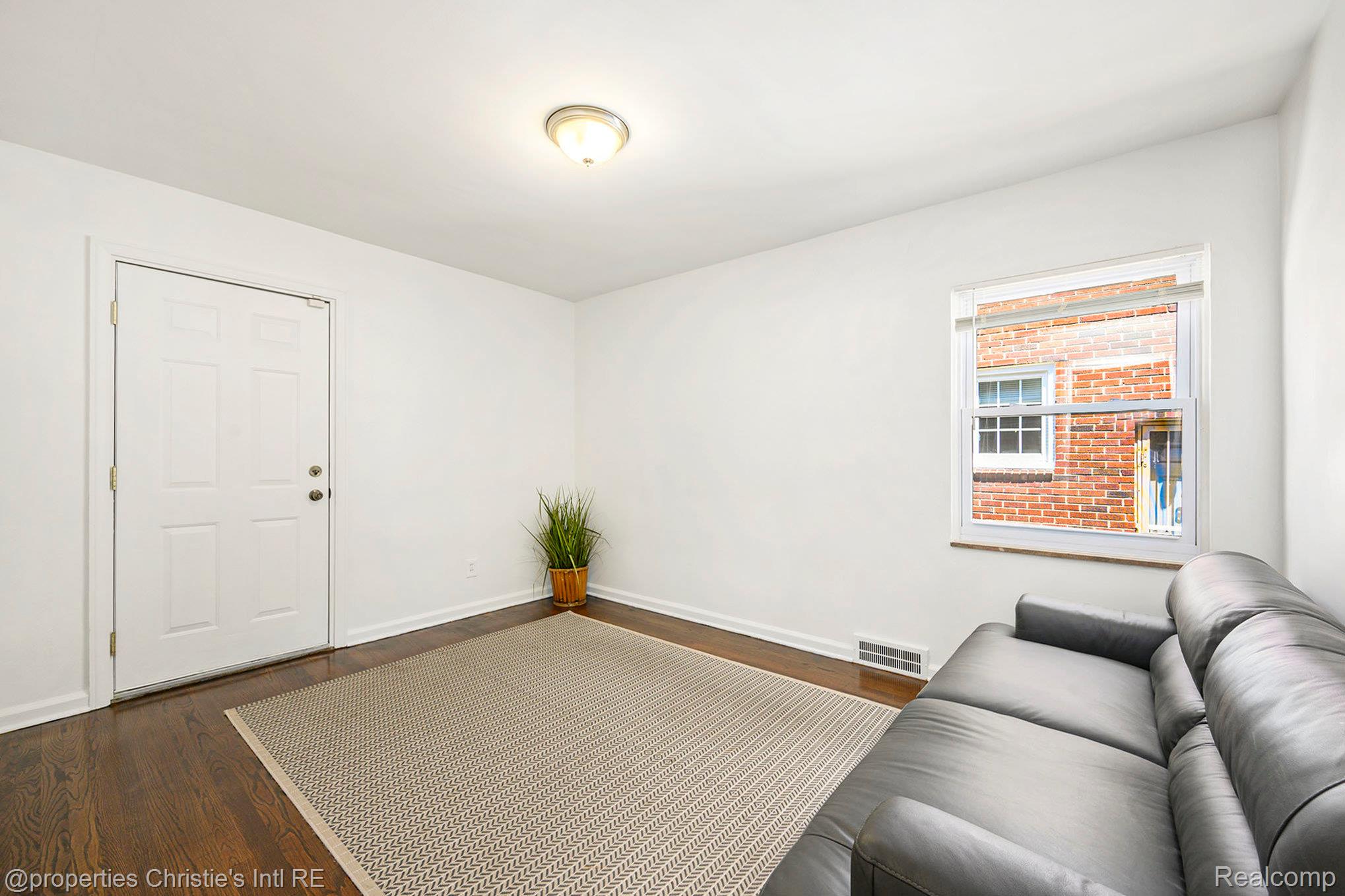 18661 Stoepel Street Property Photo 9