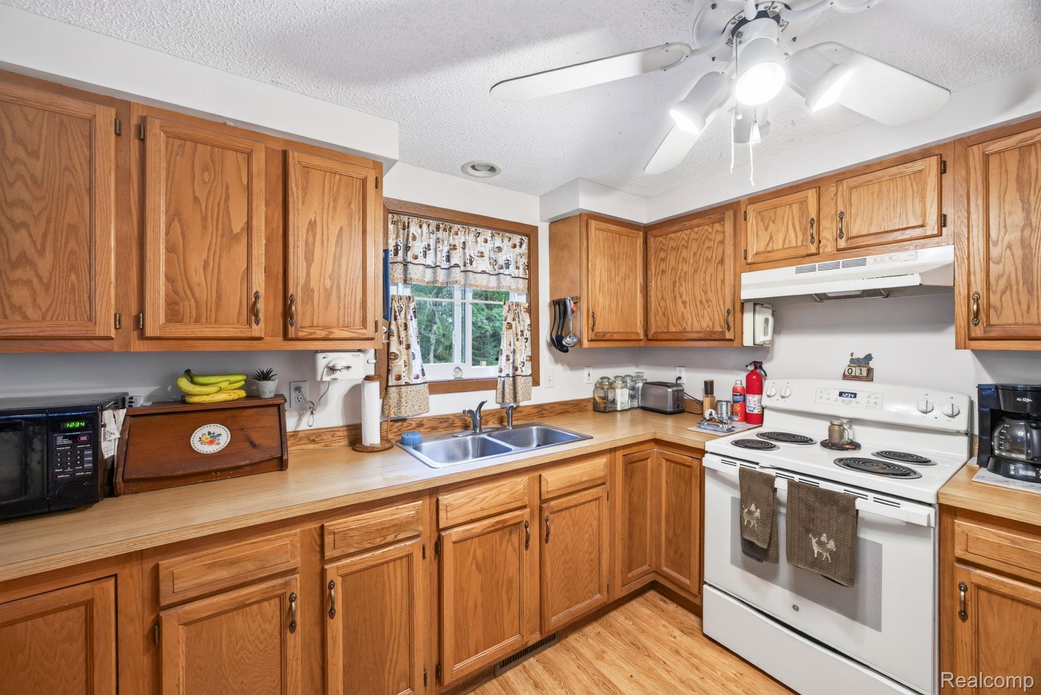 11245 Cedar Road Property Photo 5