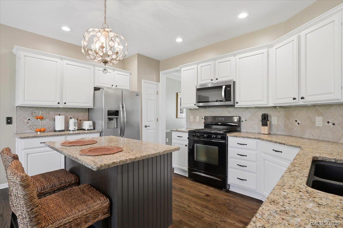 48606 Greenwich Circle Property Photo 16