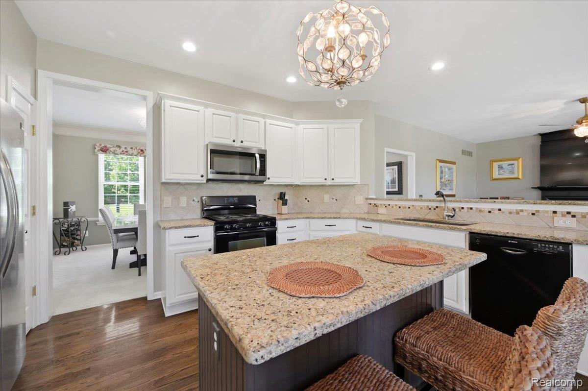 48606 Greenwich Circle Property Photo 19