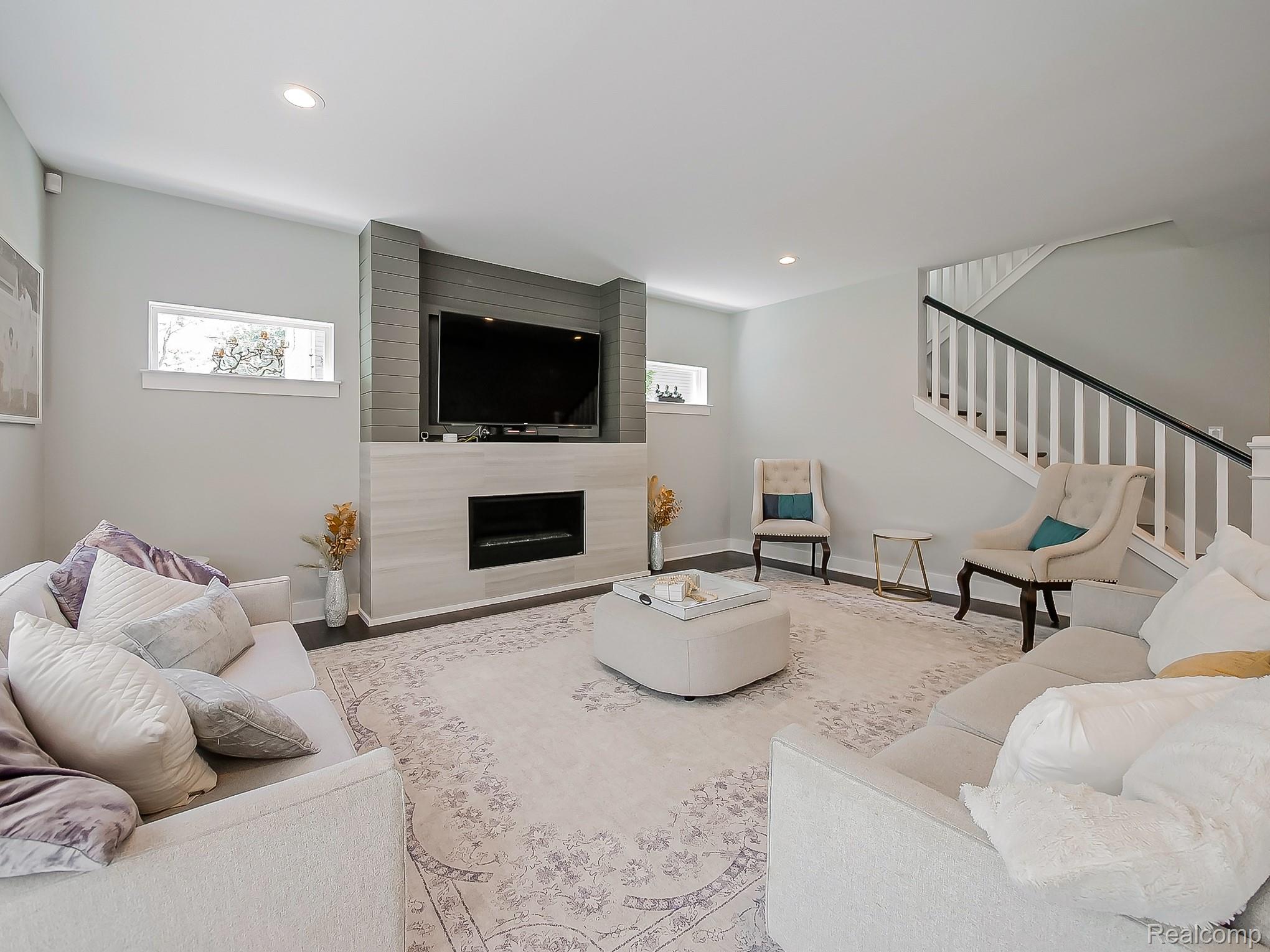 1724 Taylor Avenue Property Photo 2