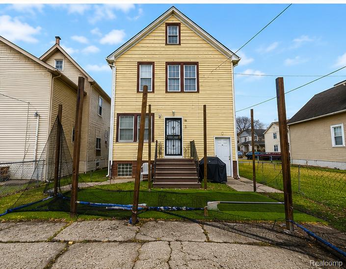 2400 Danforth Street Property Photo 6
