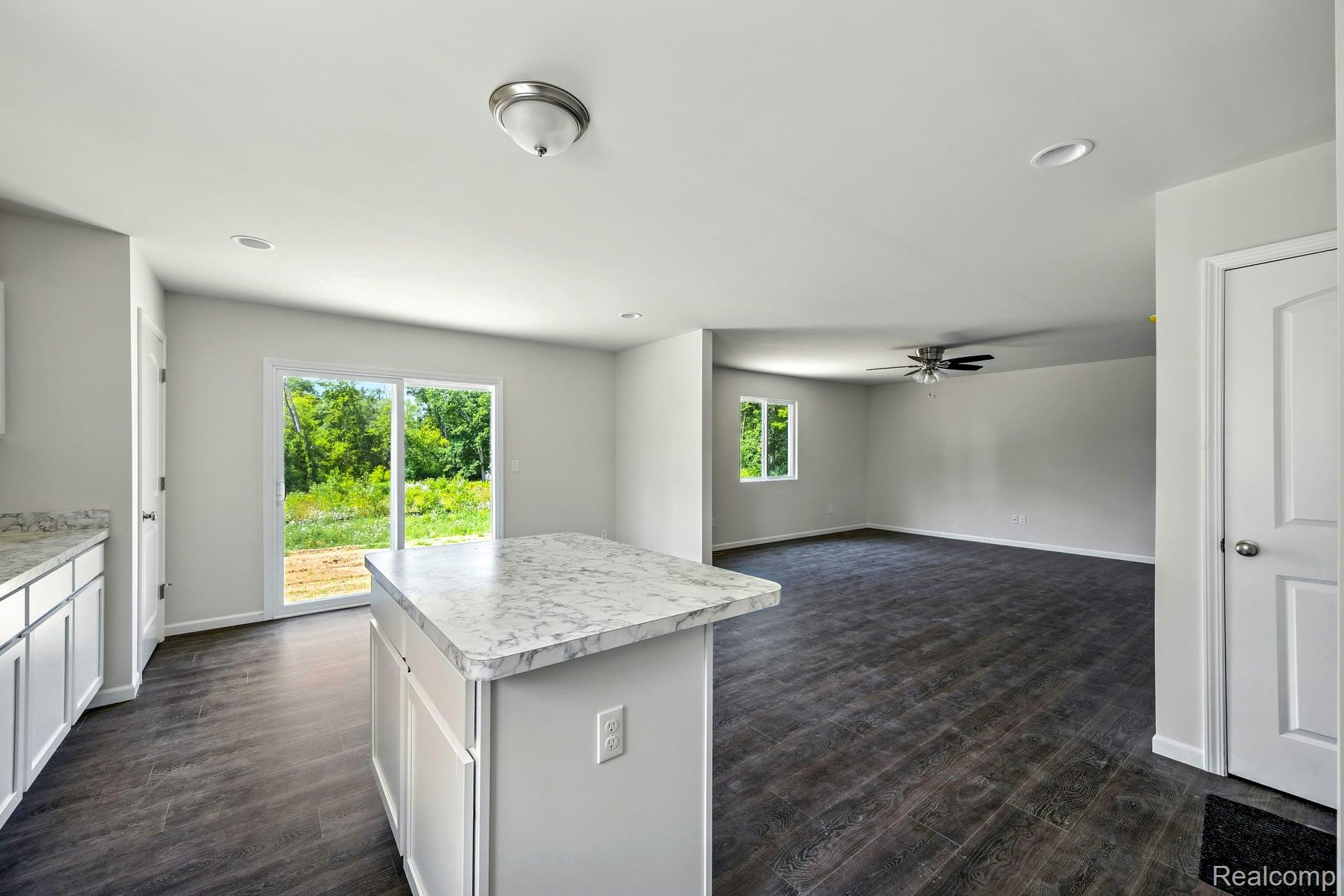 5751 Copper Tree Park Property Photo 6