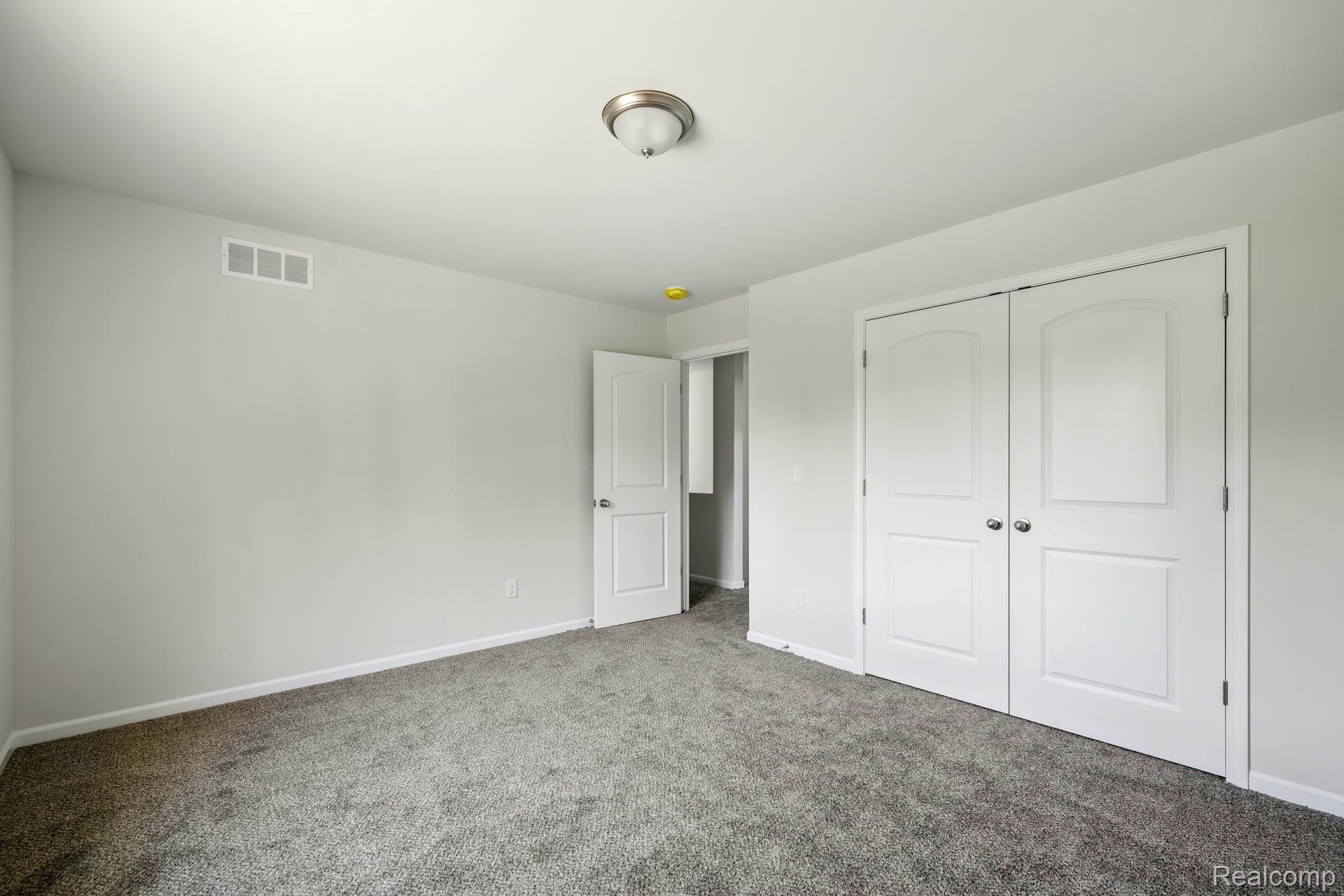 5751 Copper Tree Park Property Photo 12
