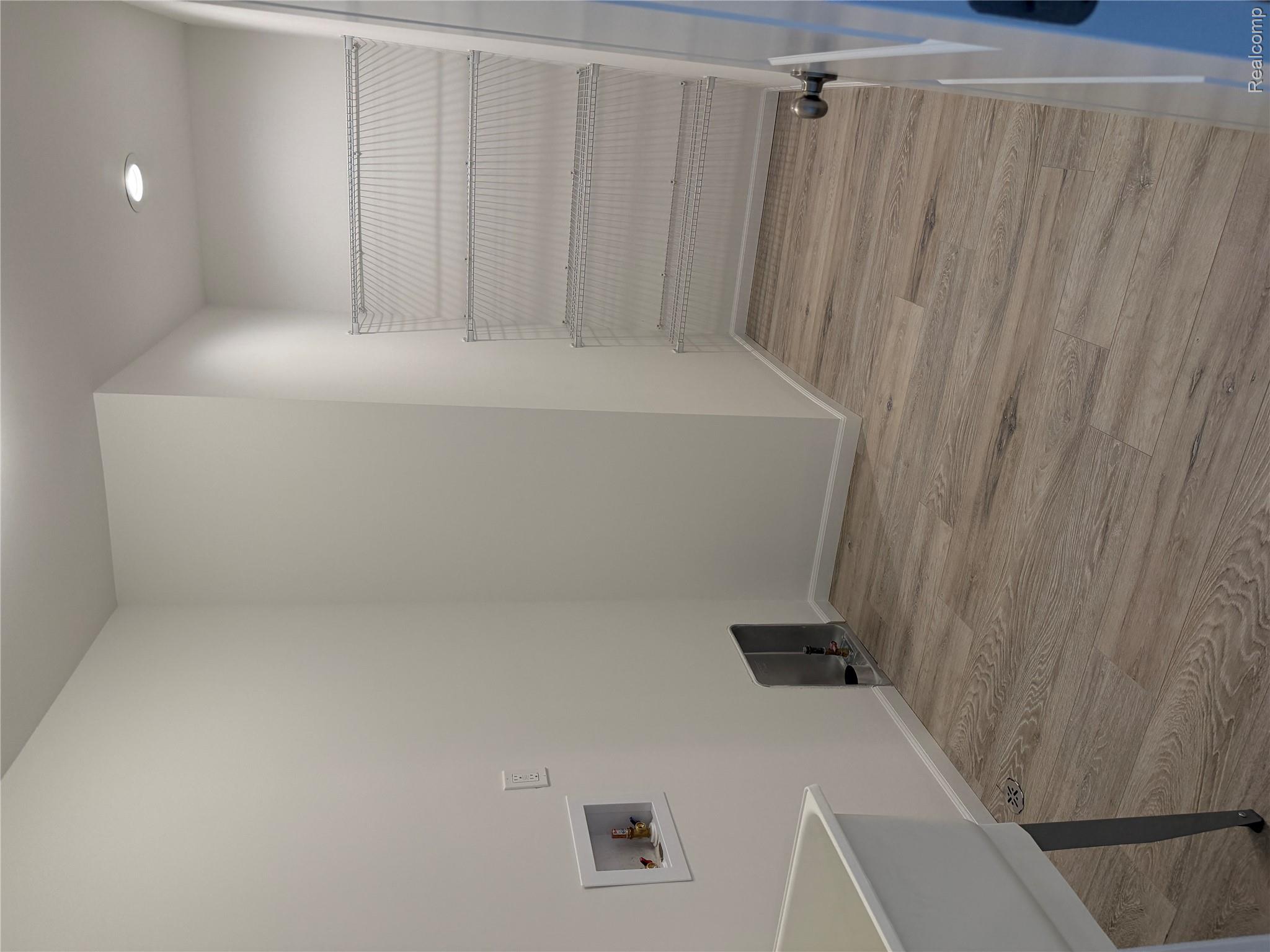 5751 Copper Tree Park Property Photo 17