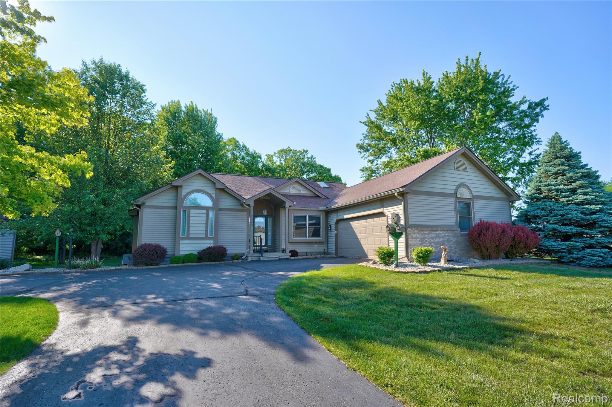 3433 Pinemeadow Court Property Photo 2