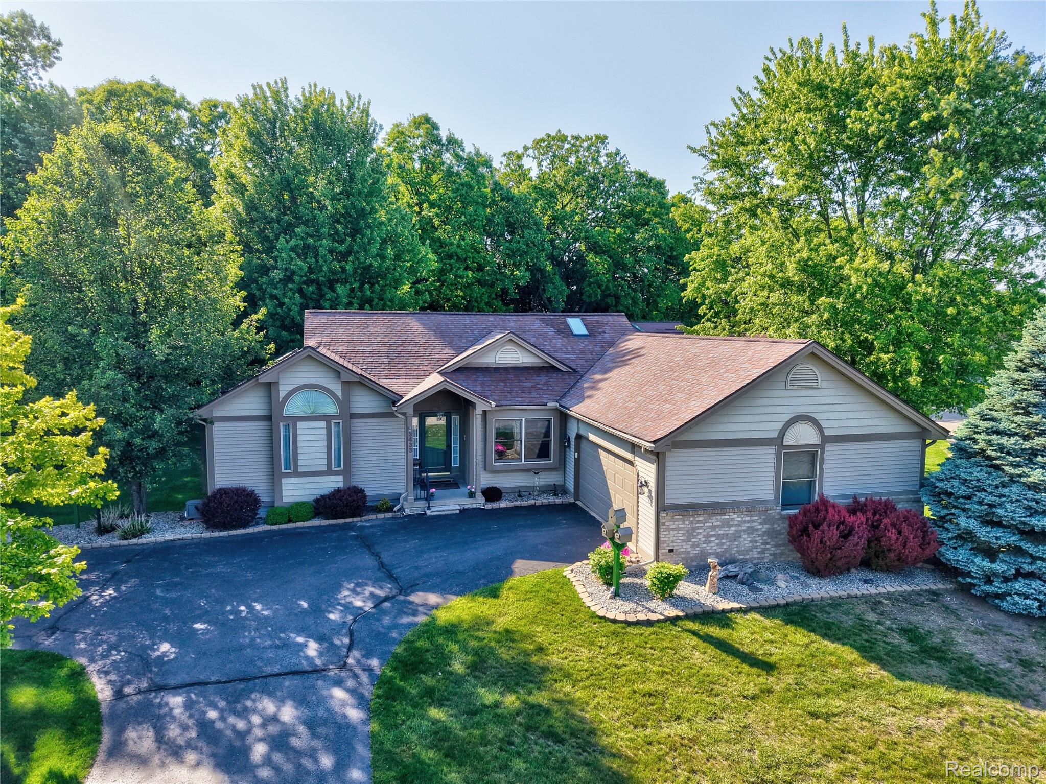 3433 Pinemeadow Court Property Photo 11