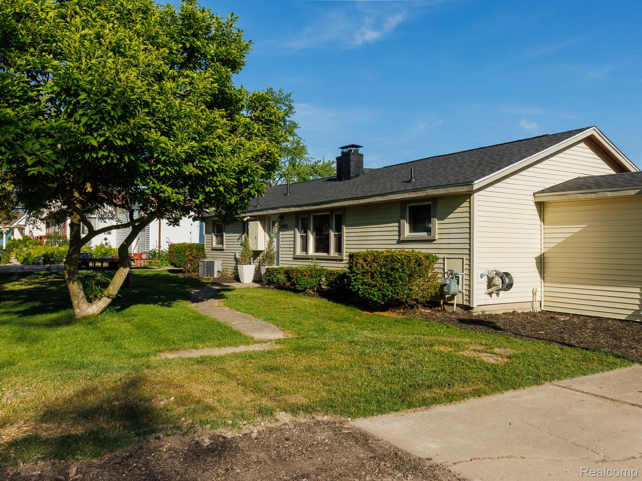 11560 Island Ct Court Property Photo 4
