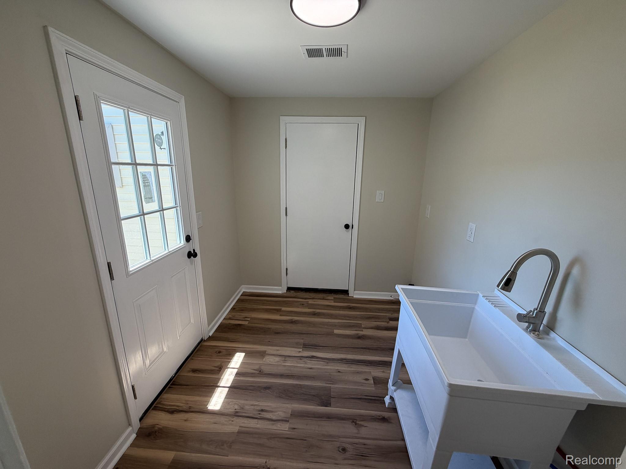 11560 Island Ct Court Property Photo 23