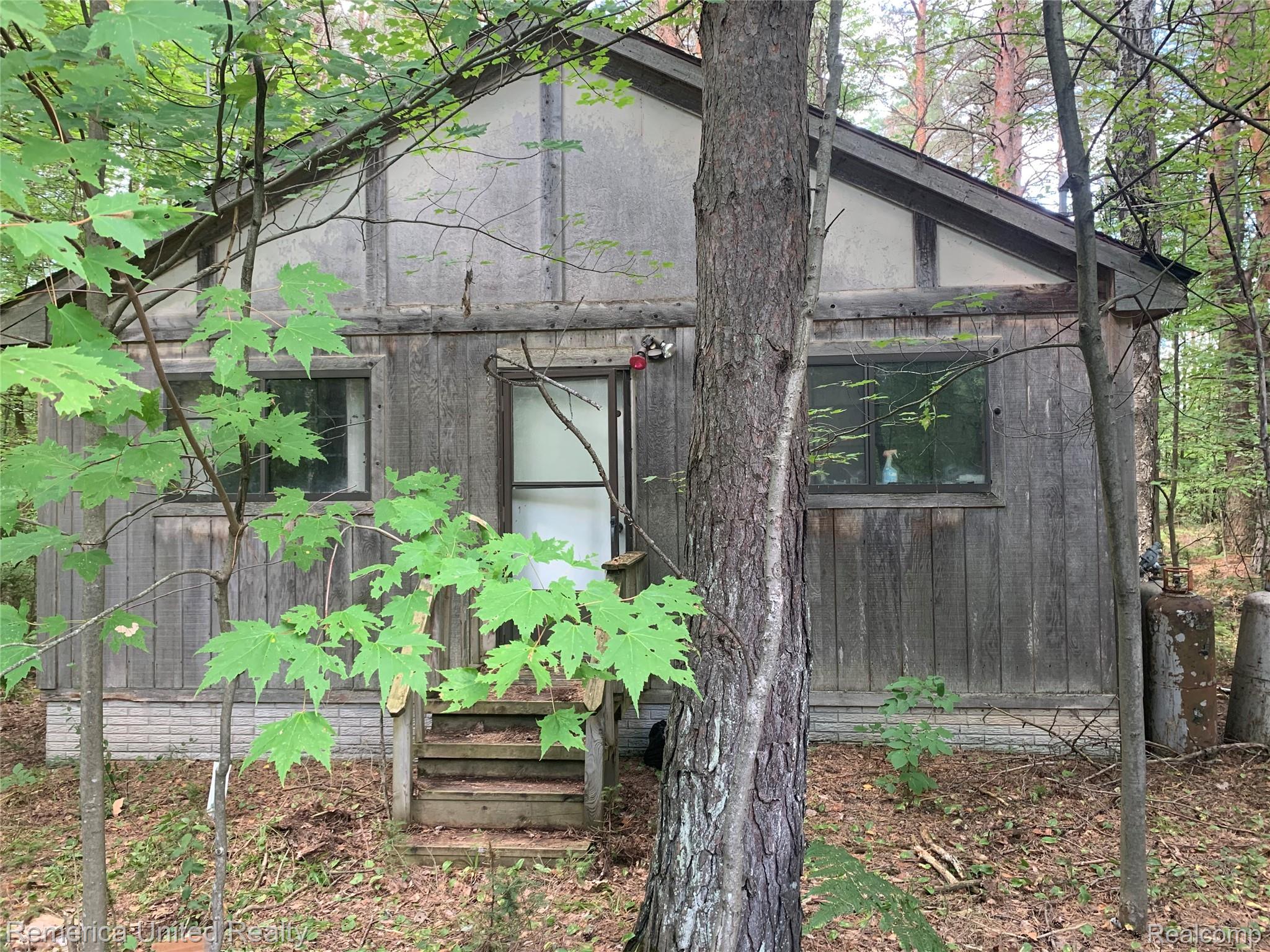 1571 E Quick Road Property Photo 1