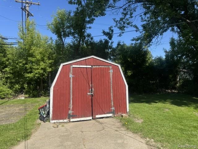 26648 Schoenherr Road Property Photo 5