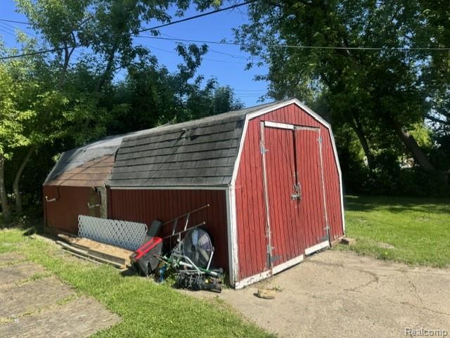 26648 Schoenherr Road Property Photo 6