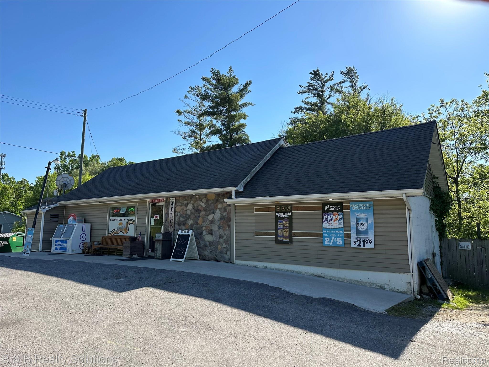 5009 Lapeer Road Property Photo 1