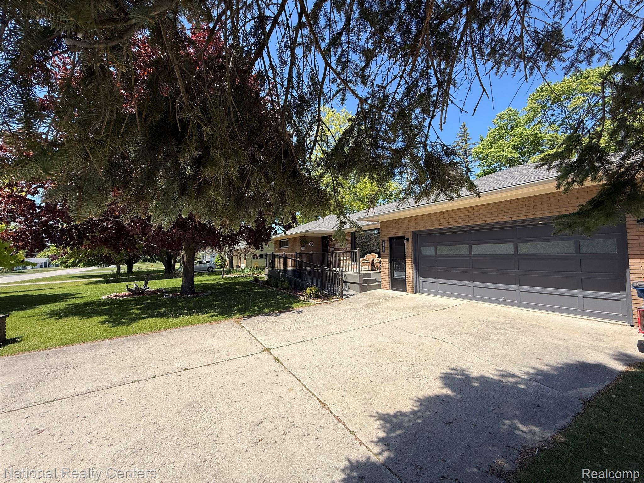 205 Sunset Boulevard Property Photo 3