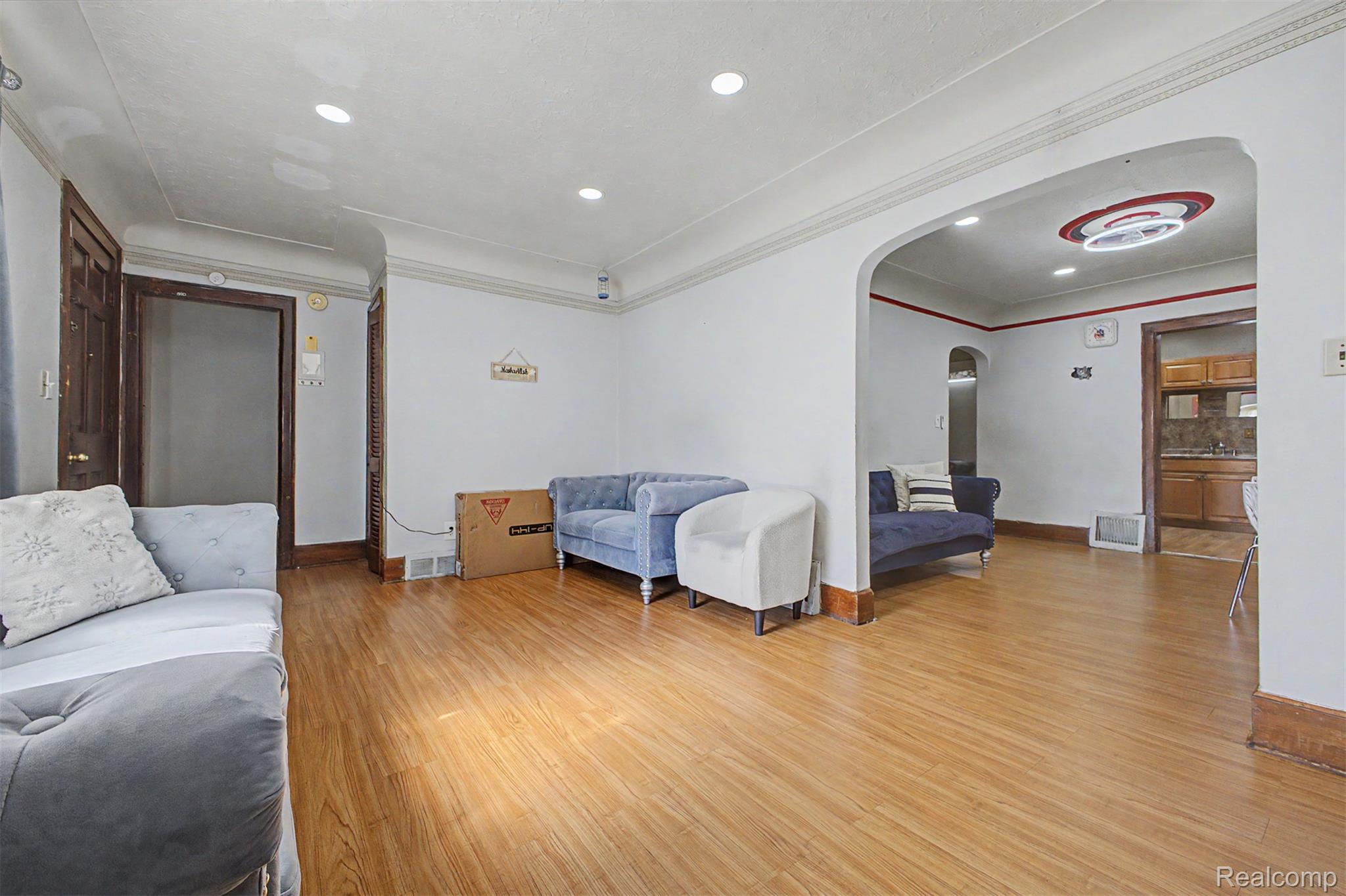 6808 Abington Avenue Property Photo 4