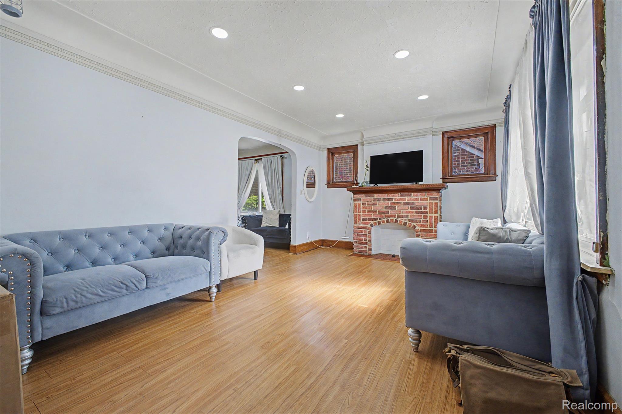 6808 Abington Avenue Property Photo 5