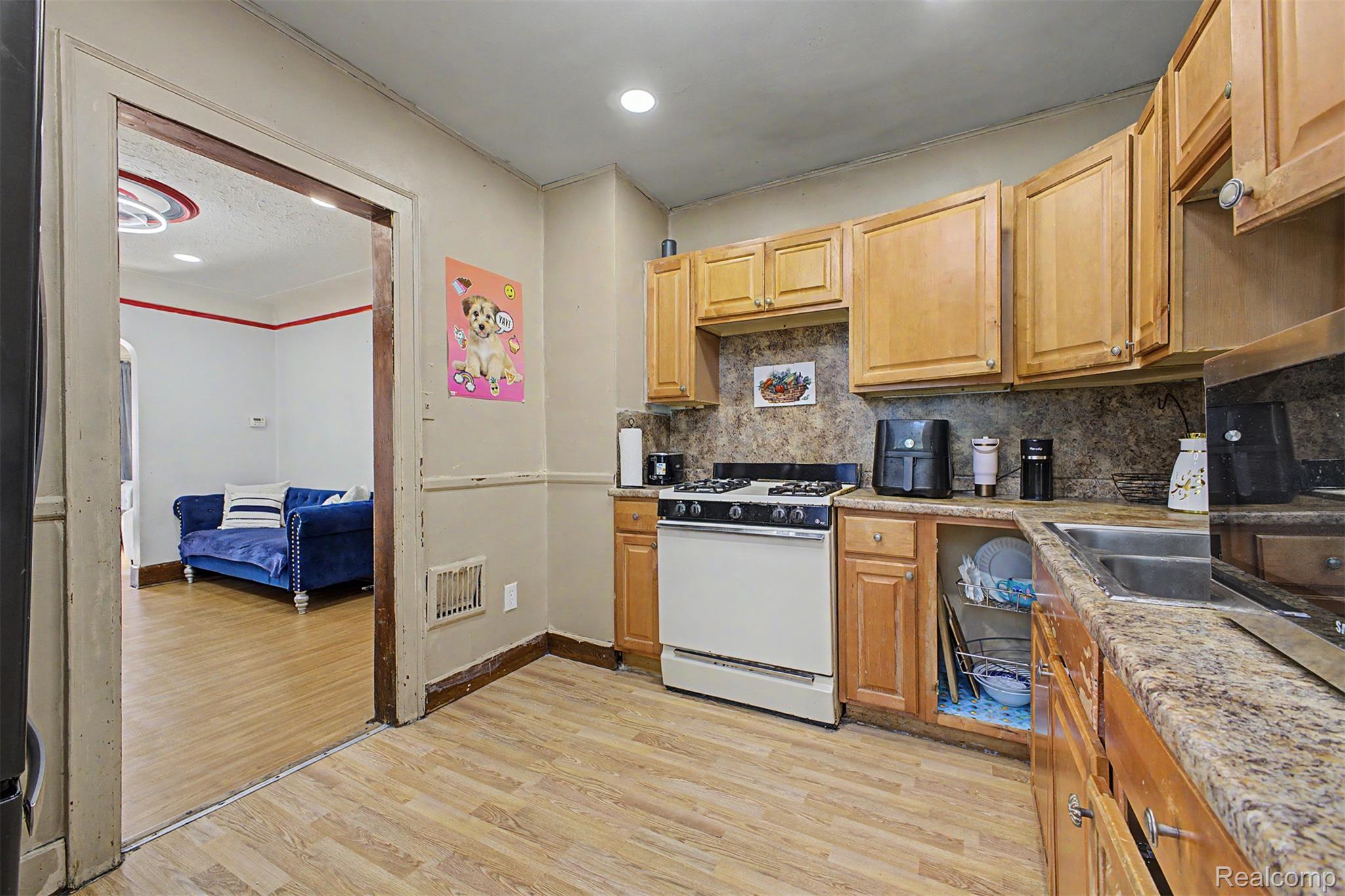 6808 Abington Avenue Property Photo 11