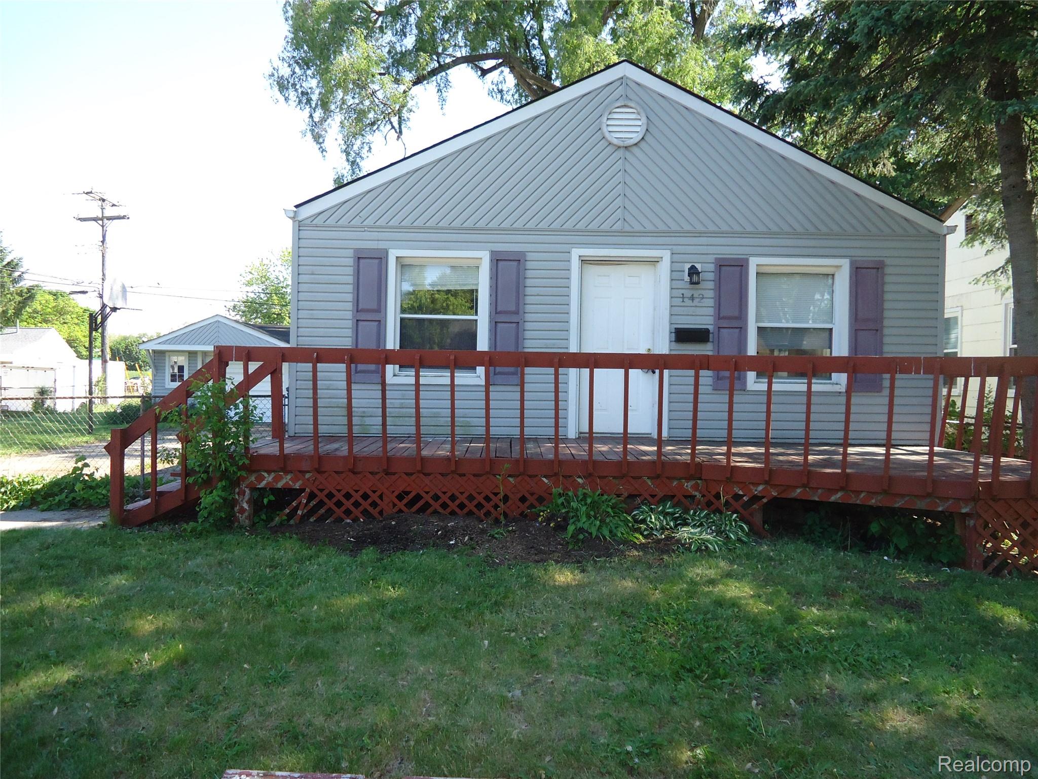 142 E Rowland Property Photo 1
