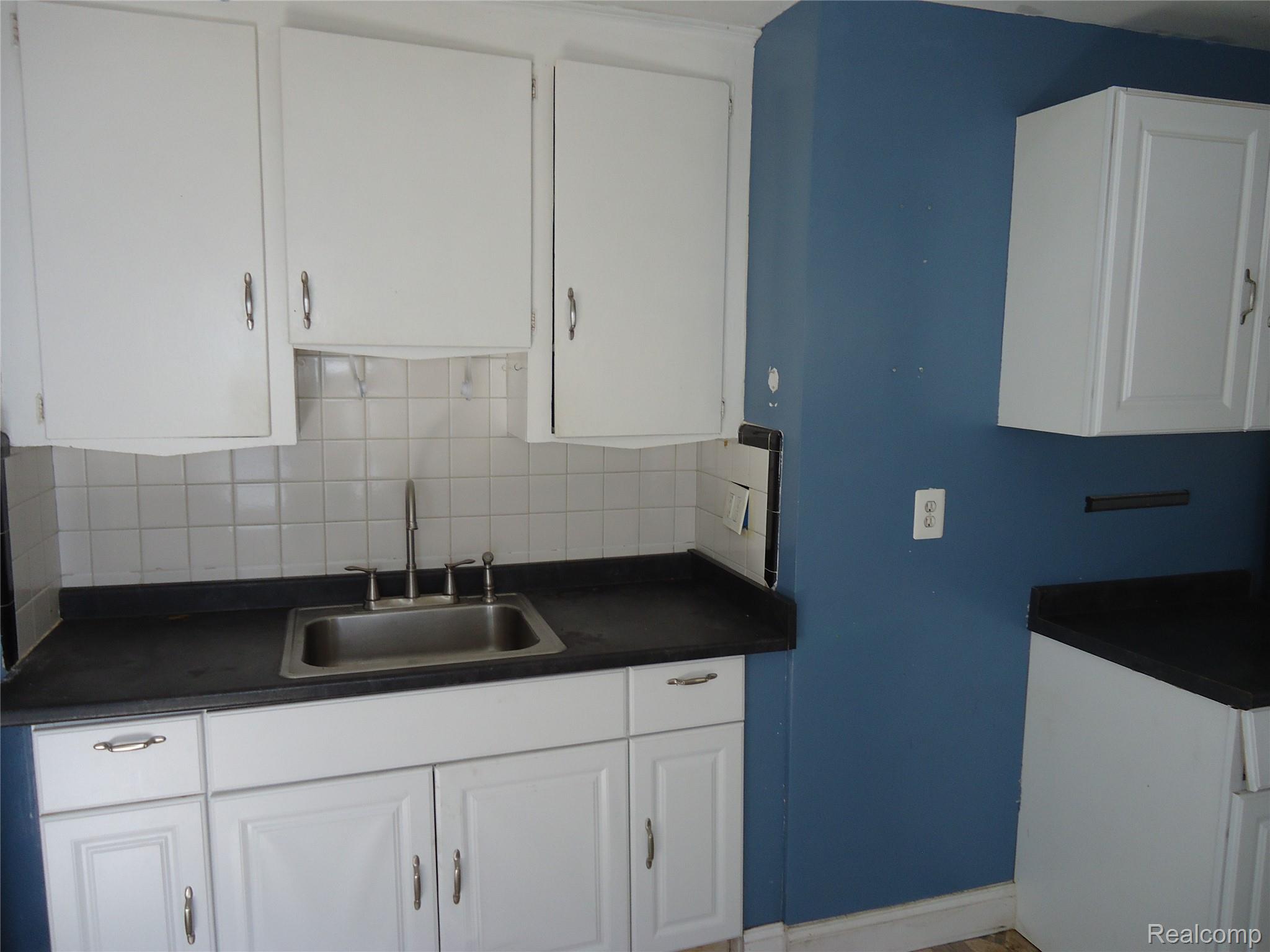142 E Rowland Property Photo 16