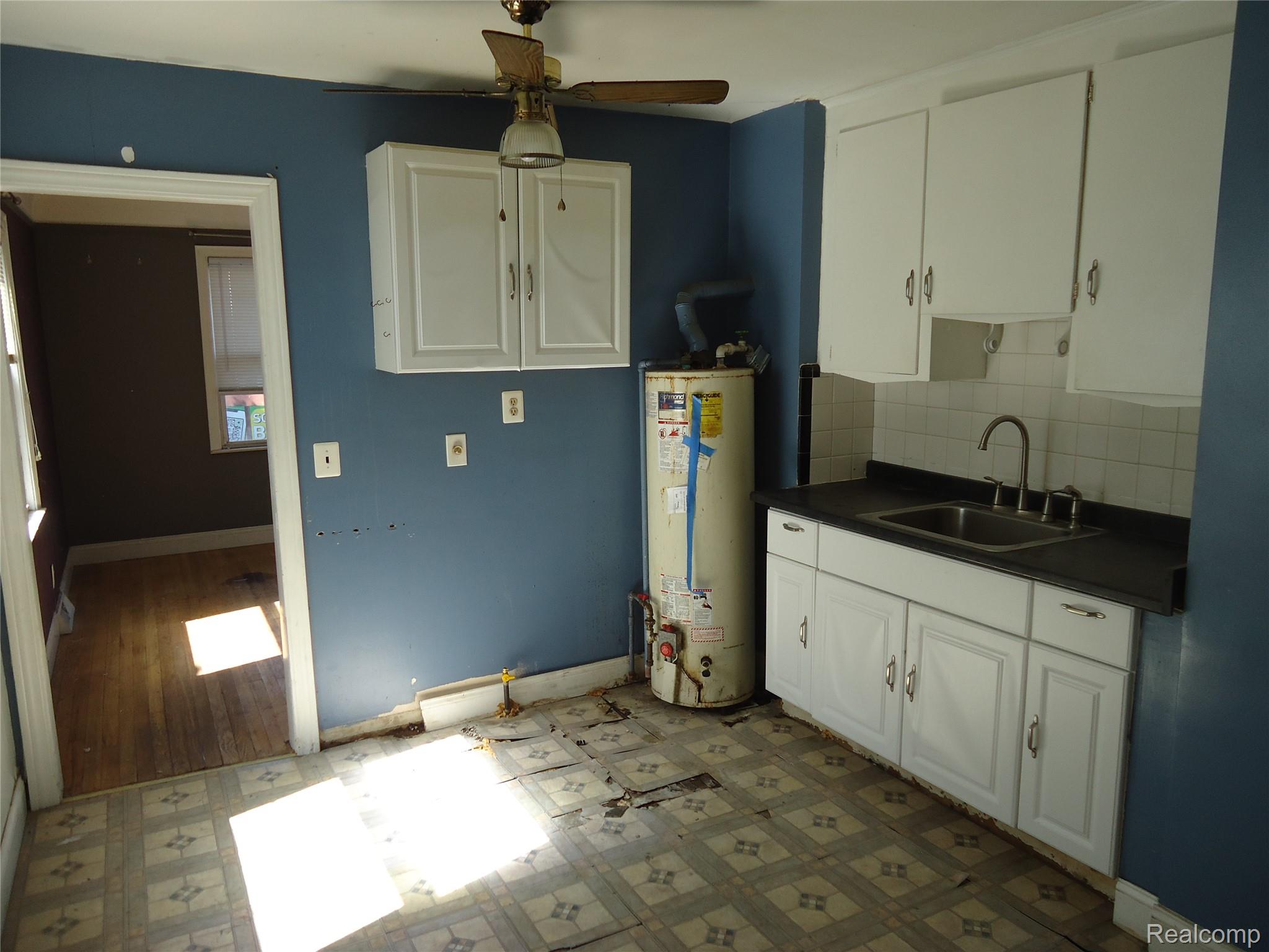 142 E Rowland Property Photo 17