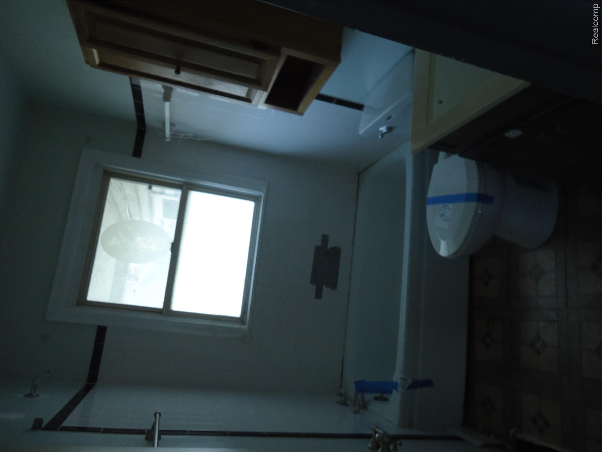 142 E Rowland Property Photo 23