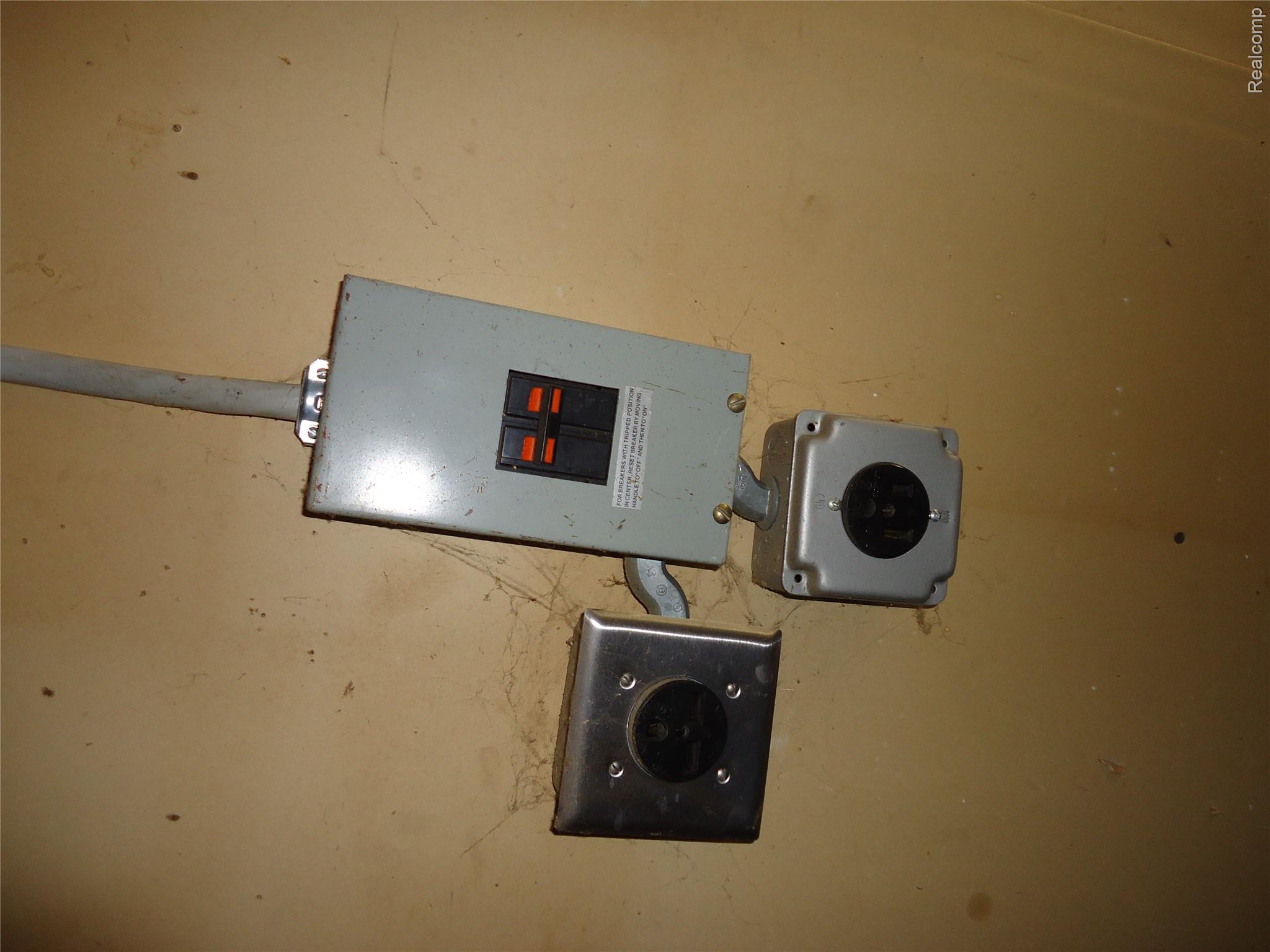 142 E Rowland Property Photo 30