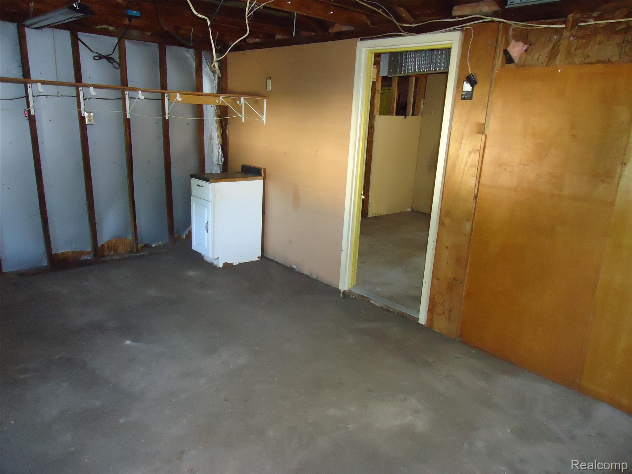 142 E Rowland Property Photo 31