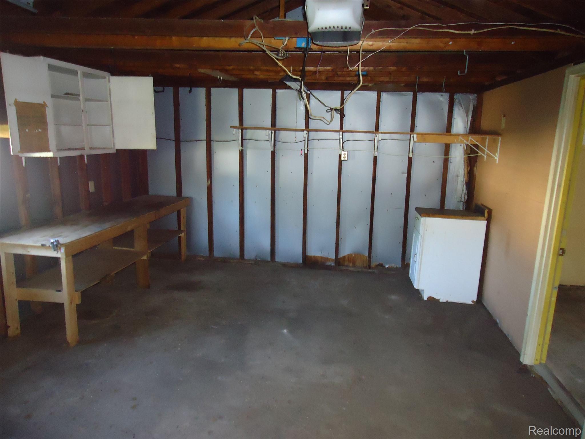 142 E Rowland Property Photo 32