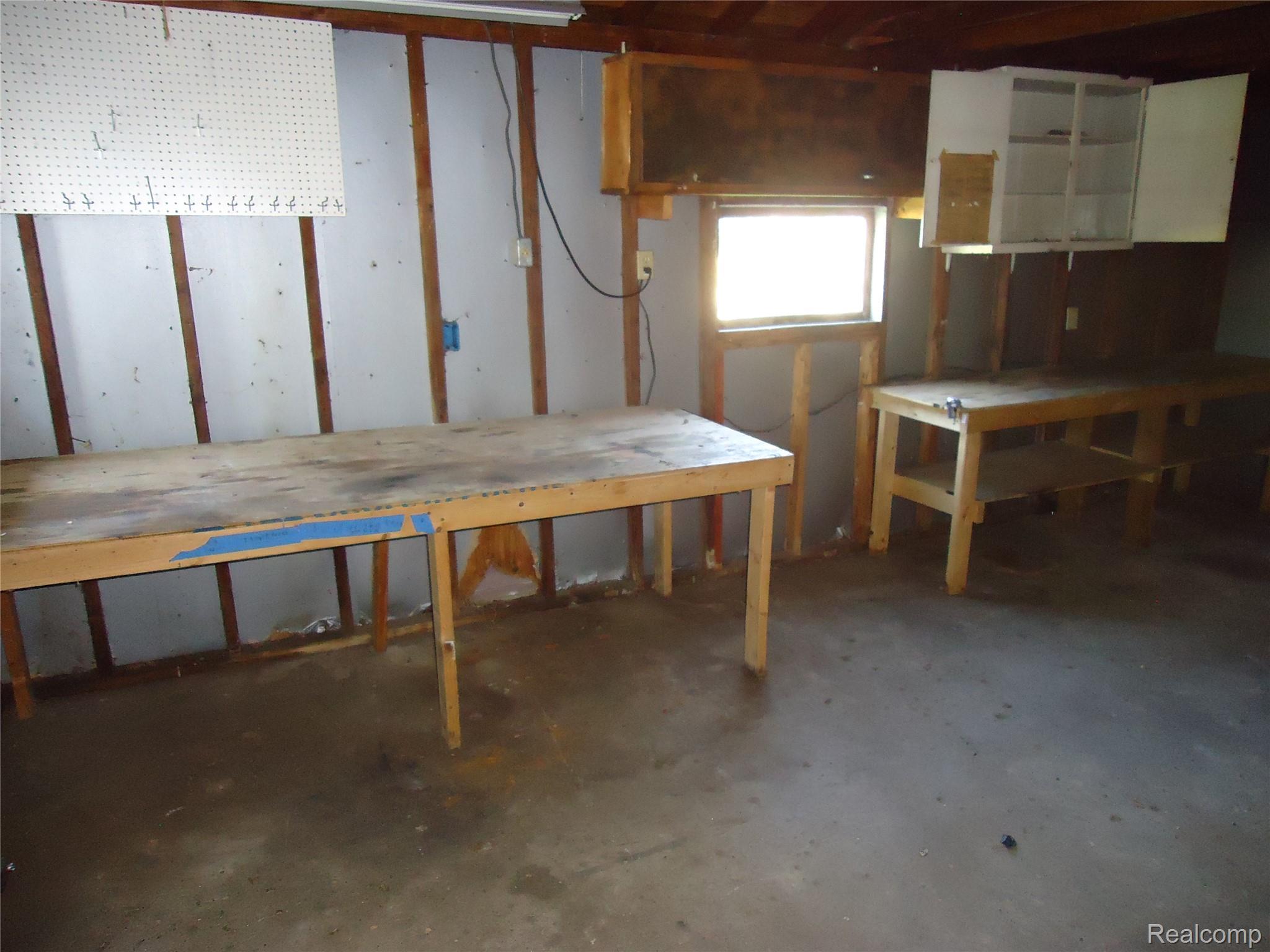 142 E Rowland Property Photo 33