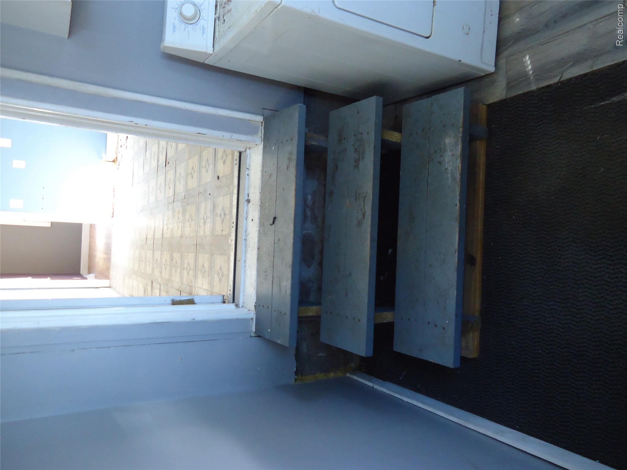 142 E Rowland Property Photo 35