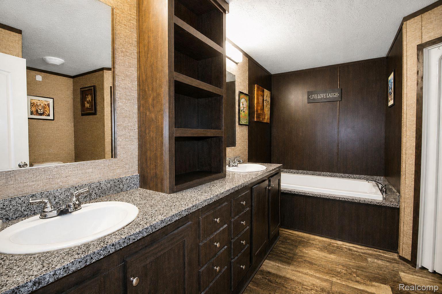24445 Edwin Drive Property Photo 12