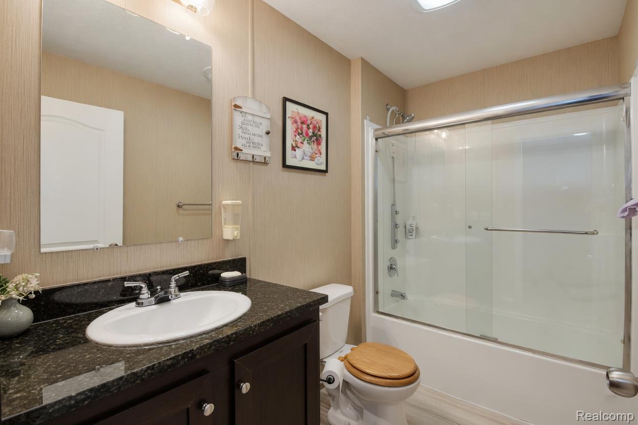 24445 Edwin Drive Property Photo 16
