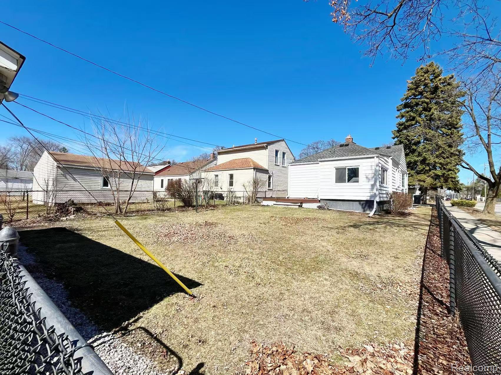 3303 Chester Road Property Photo 4