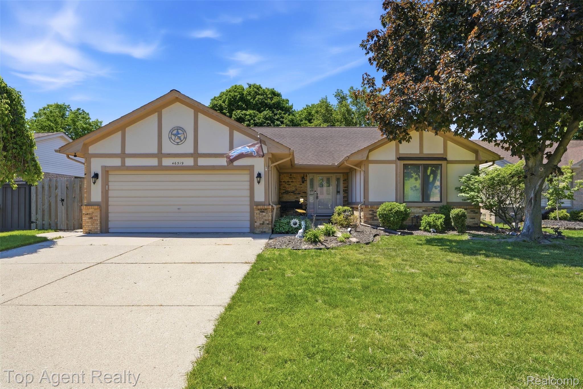 46519 Donahue Avenue Property Photo 1