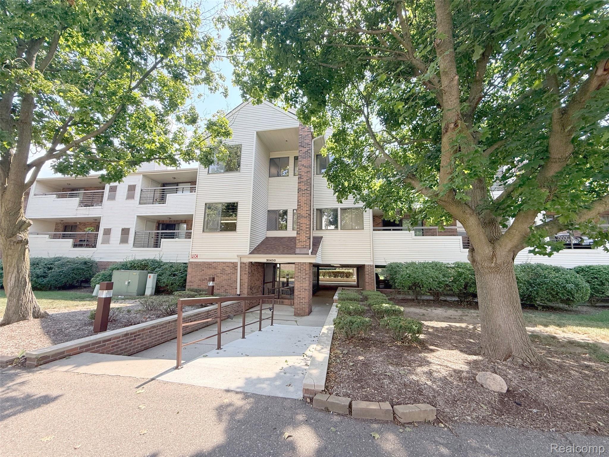 30450 Orchard Lake Road #73 Property Photo 1