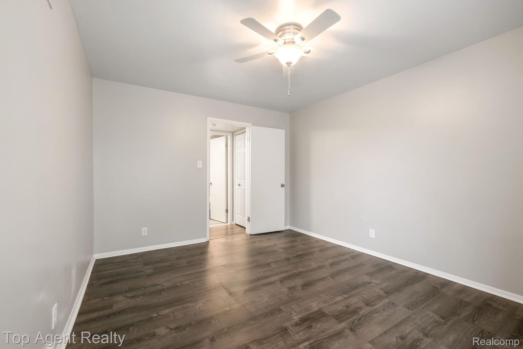 8657 Kennedy Circle 7 Property Photo 14