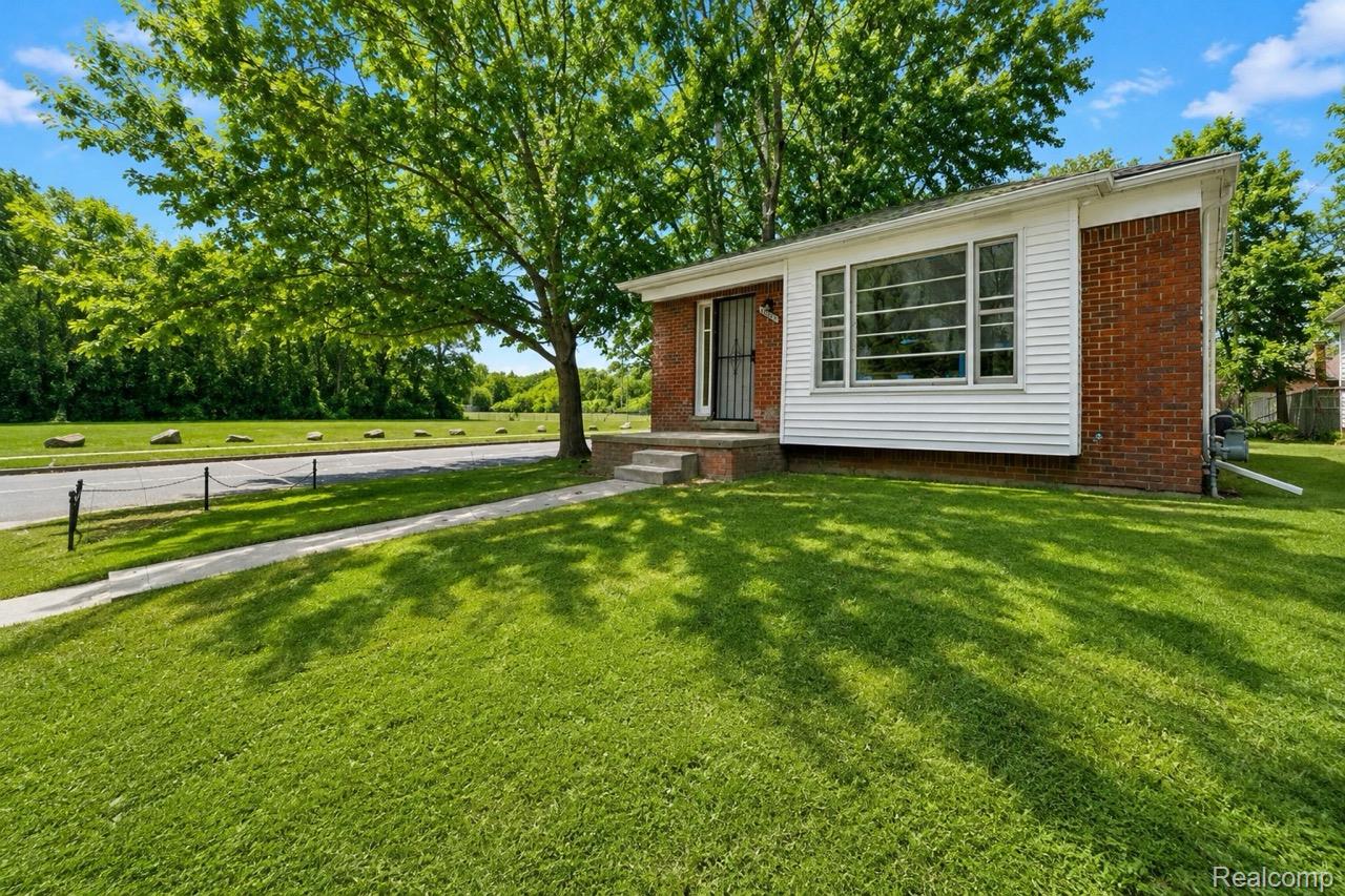 20201 Grandville Avenue Property Photo 3