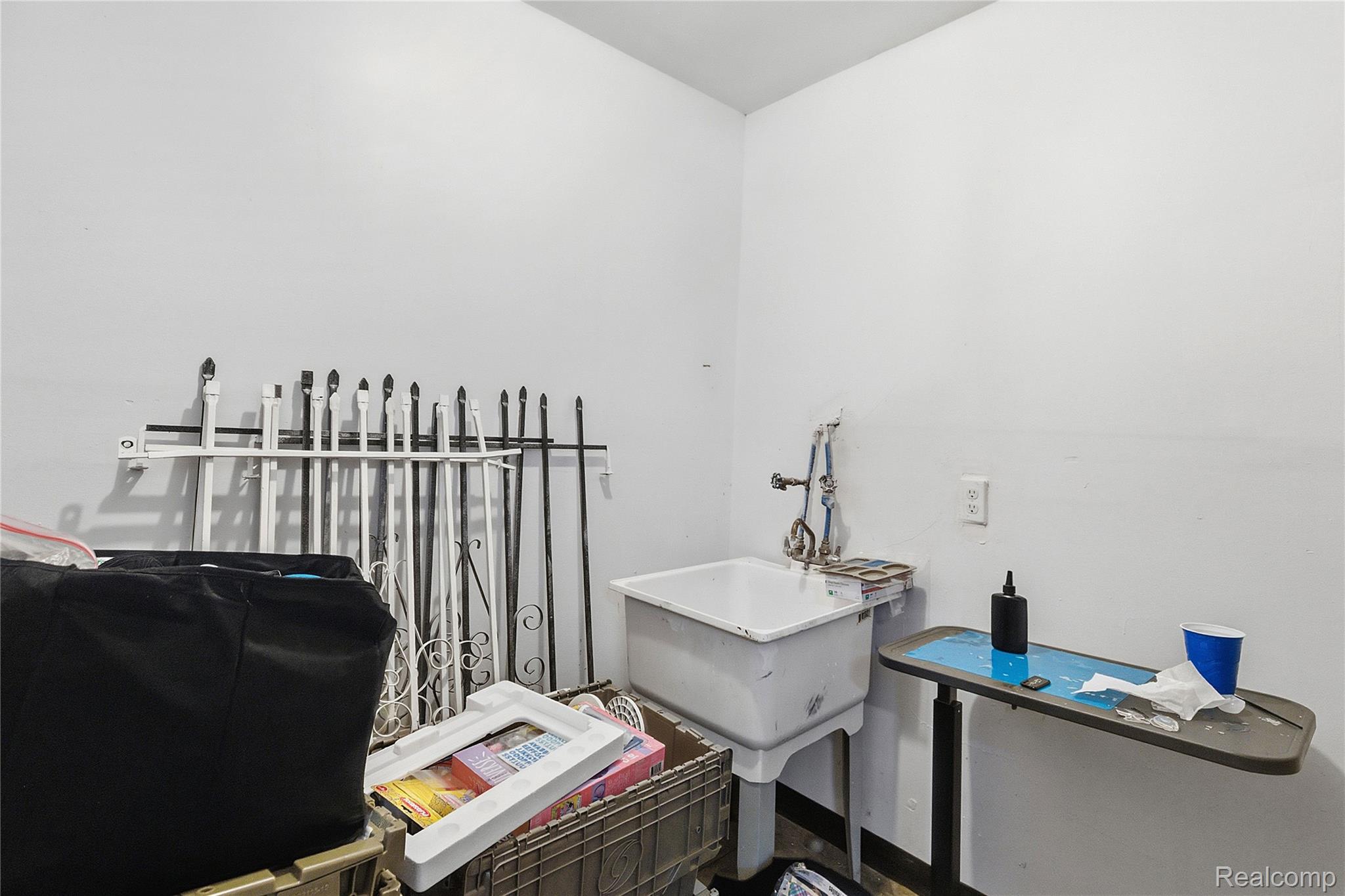 6075 Ashton Avenue Property Photo 8