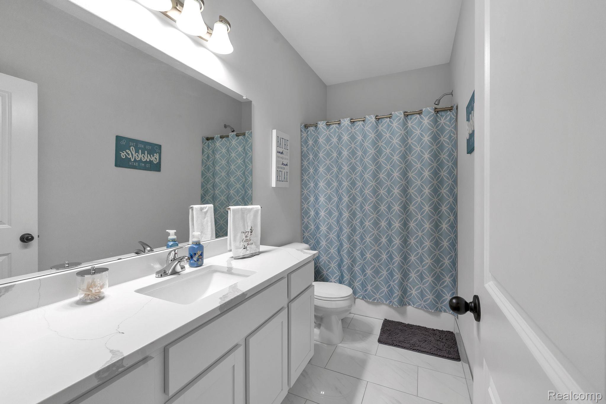 3173 Roma Court Property Photo 4